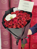 Load image into Gallery viewer, Glitter Classic Bouquet
